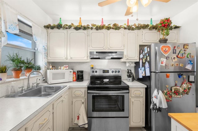 4 of 16 - 8350 Sunrise Lakes Blvd 304, Sunrise, FL