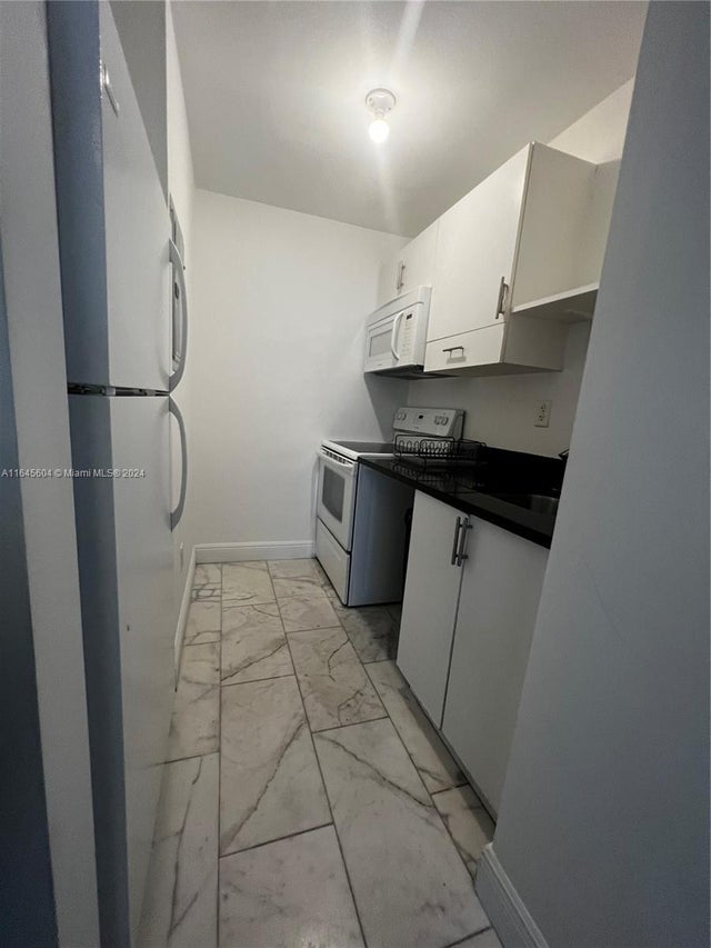 3 of 12 - 920 Jefferson Ave 3, Miami Beach, FL