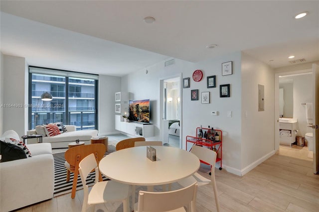 3 of 32 - 45 Sw 9th St 3807, Miami, FL