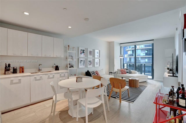 4 of 32 - 45 Sw 9th St 3807, Miami, FL