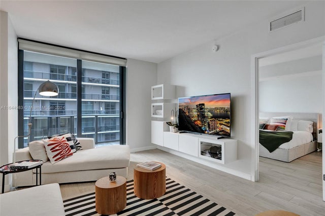 5 of 32 - 45 Sw 9th St 3807, Miami, FL