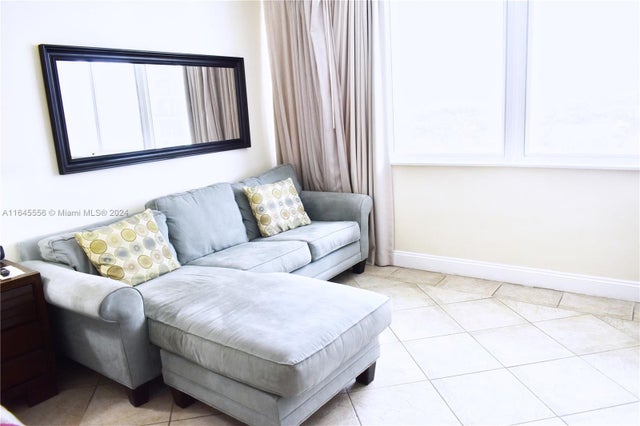 4 of 13 - 19201 Collins Ave 1129, Sunny Isles Beach, FL