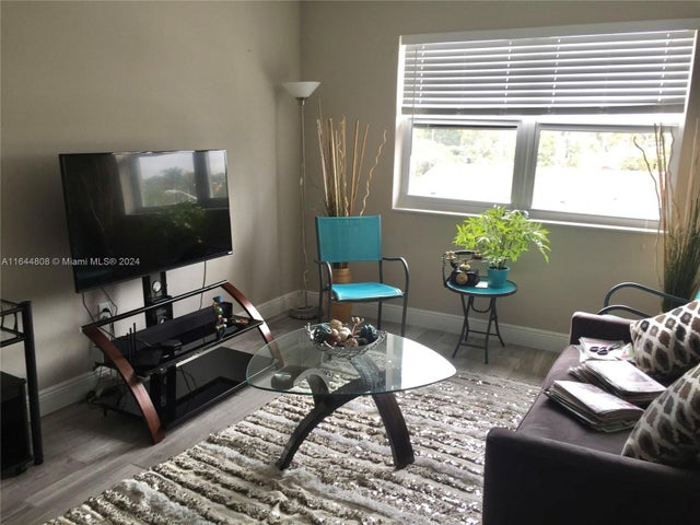 1 of 5 - 3075 Nw 7th St 401, Miami, FL