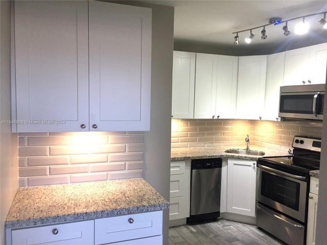 2 of 5 - 3075 Nw 7th St 401, Miami, FL