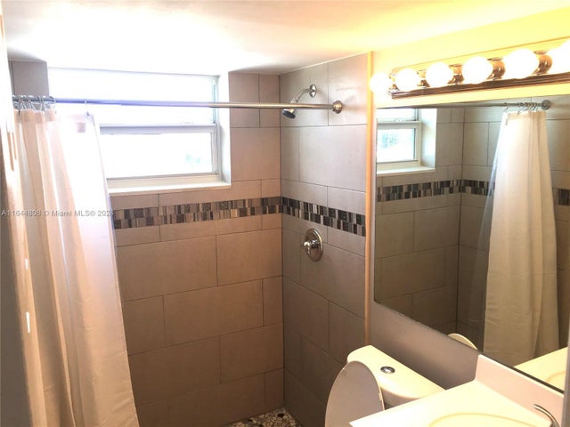 4 of 5 - 3075 Nw 7th St 401, Miami, FL