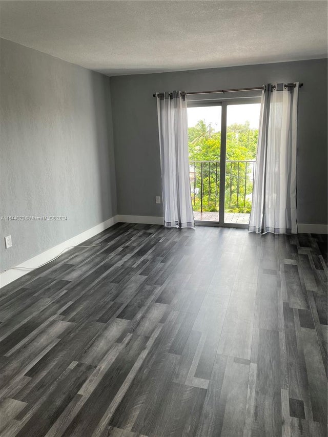 1 of 6 - 3075 Nw 7th St 302, Miami, FL