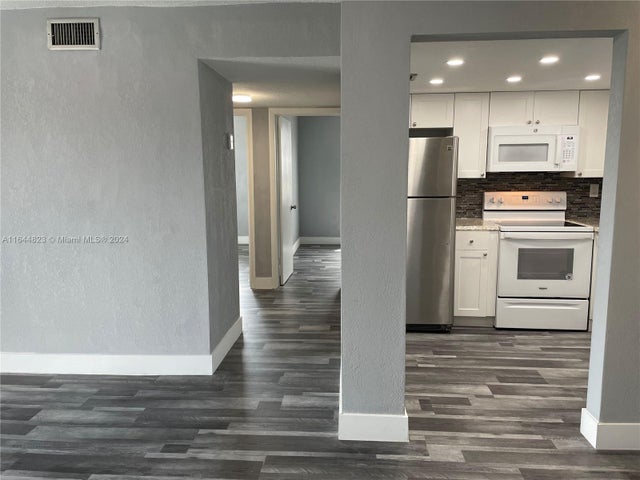 3 of 6 - 3075 Nw 7th St 302, Miami, FL