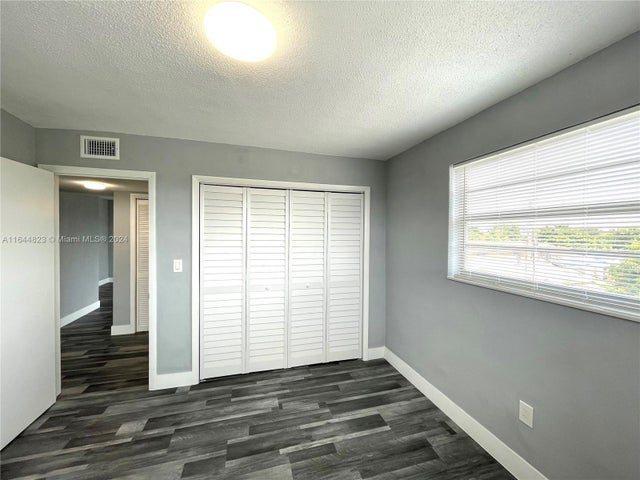4 of 6 - 3075 Nw 7th St 302, Miami, FL