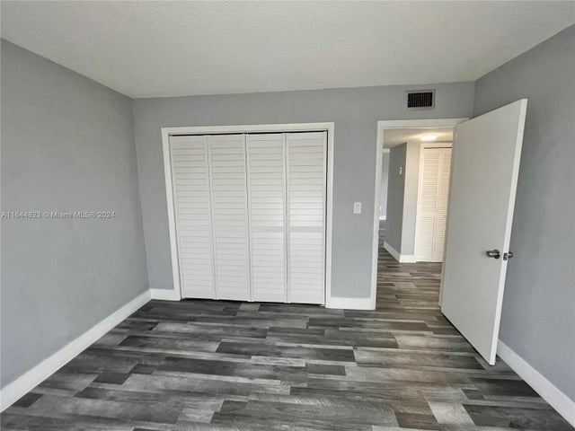 5 of 6 - 3075 Nw 7th St 302, Miami, FL