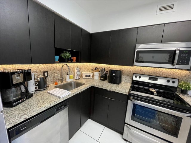 4 of 62 - 5151 Collins Ave 629, Miami Beach, FL