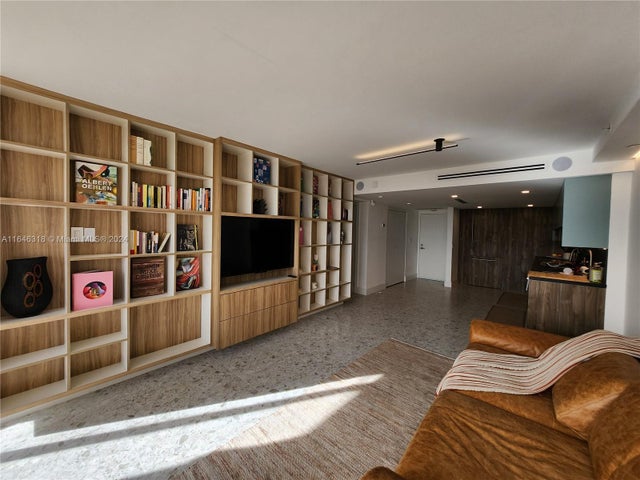1 of 14 - 2555 Collins Ave 306, Miami Beach, FL