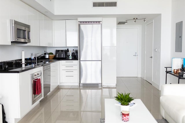4 of 21 - 92 Sw 3 St 4407, Miami, FL