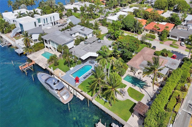 1 of 31 - 1020 S Shore Dr, Miami Beach, FL