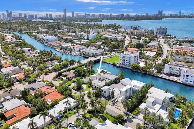 3 of 31 - 1020 S Shore Dr, Miami Beach, FL