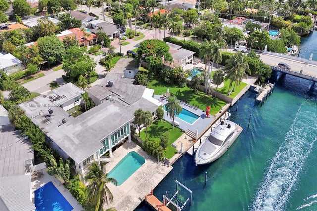4 of 31 - 1020 S Shore Dr, Miami Beach, FL