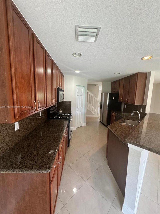 4 of 28 - 4527 Sw 129th Ave, Miramar, FL