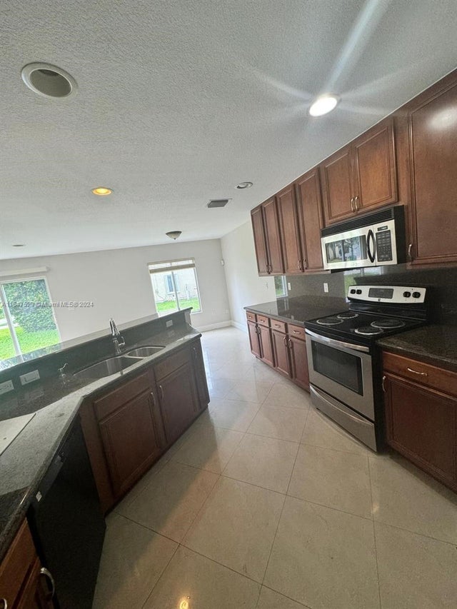 5 of 28 - 4527 Sw 129th Ave, Miramar, FL