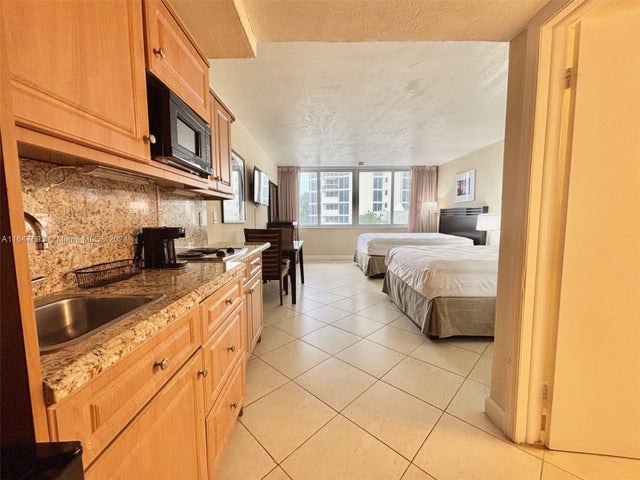 1 of 24 - 19201 Collins Ave 128, Sunny Isles Beach, FL