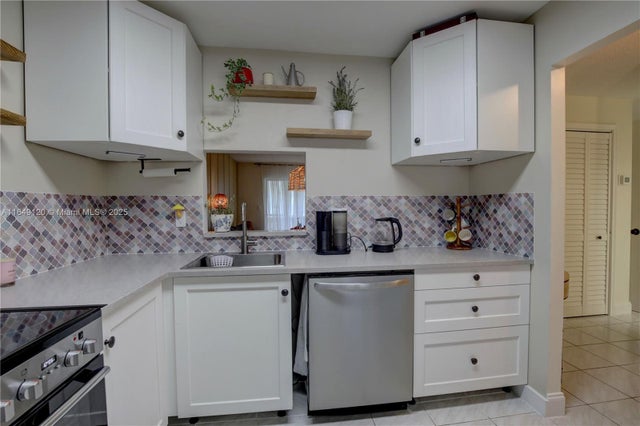 5 of 22 - 233 Ne 14th Ave 304, Hallandale Beach, FL