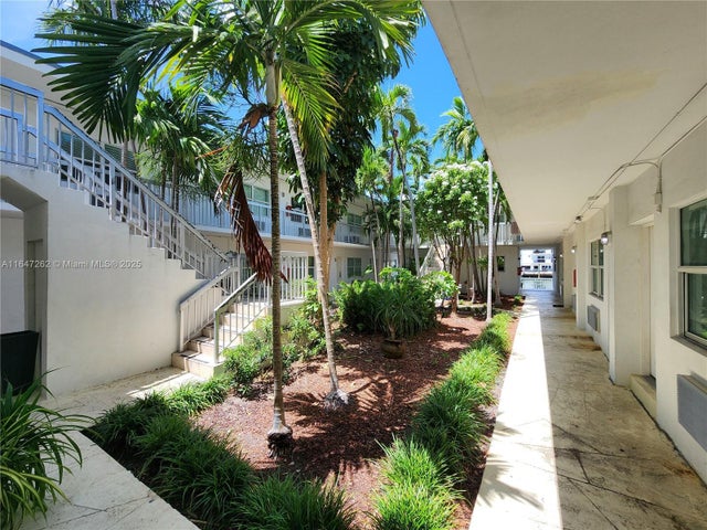 3 of 10 - 8080 Tatum Waterway Dr 26, Miami Beach, FL
