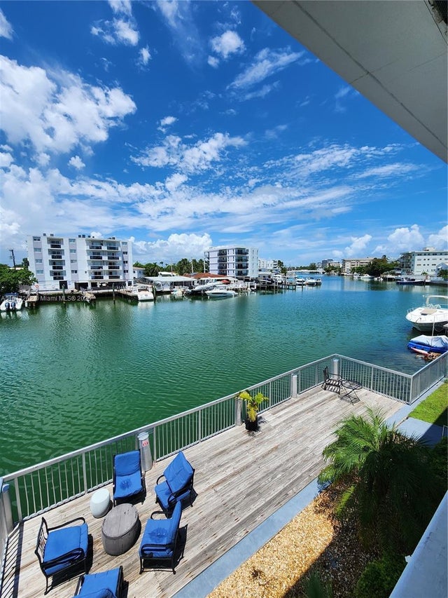 4 of 10 - 8080 Tatum Waterway Dr 26, Miami Beach, FL