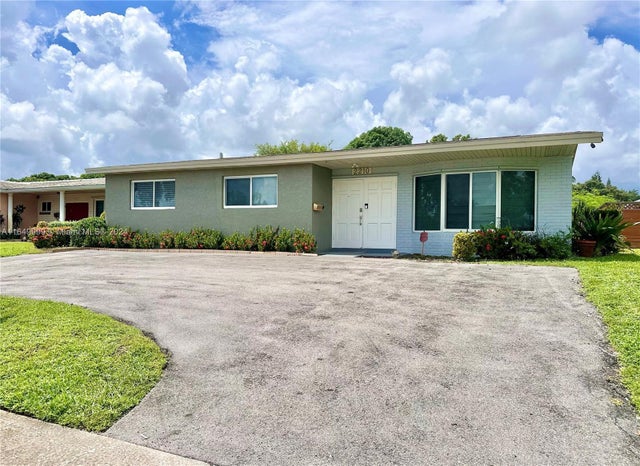 1 of 34 - 2210 N 54th Ave, Hollywood, FL