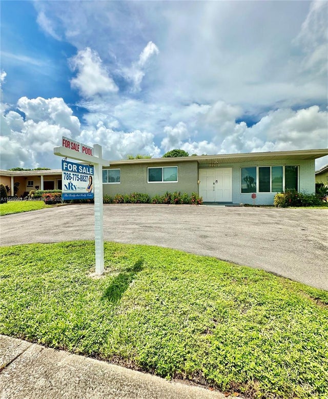 2 of 34 - 2210 N 54th Ave, Hollywood, FL