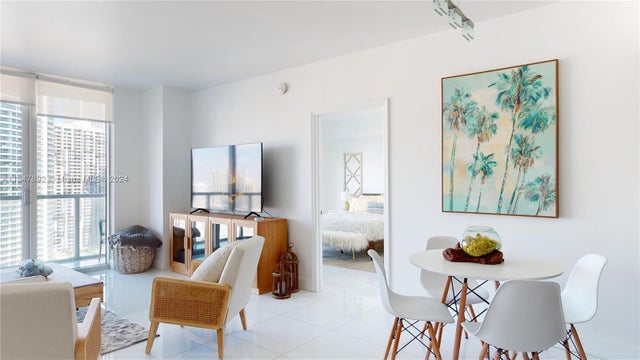 5 of 27 - 500 Brickell Ave 3405, Miami, FL