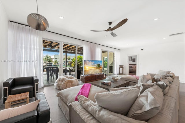 5 of 37 - 970 S Shore Dr, Miami Beach, FL