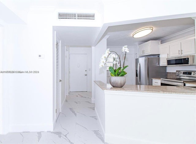 3 of 13 - 1680 Ne 191st St 305-2, Miami, FL