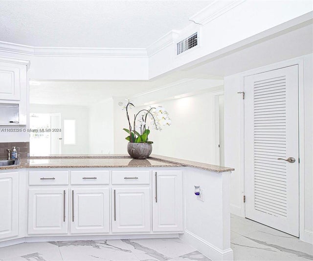 4 of 13 - 1680 Ne 191st St 305-2, Miami, FL
