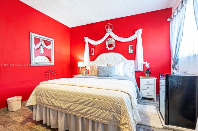 1 of 49 - 815 Sw 10th Terrace 3v, Hallandale Beach, FL
