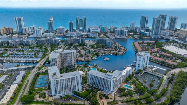 4 of 35 - 2500 Parkview Dr 517, Hallandale Beach, FL