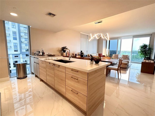 4 of 42 - 16385 Biscayne Blvd 1201, North Miami Beach, FL
