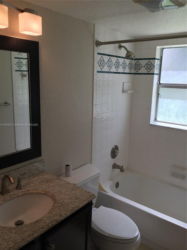 5 of 9 - 1028 Twin Lakes Dr 21-c, Coral Springs, FL