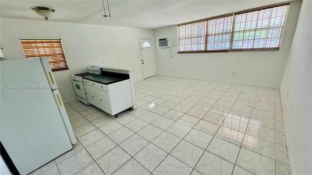 5 of 25 - 8000 Tatum Waterway Dr 1, Miami Beach, FL