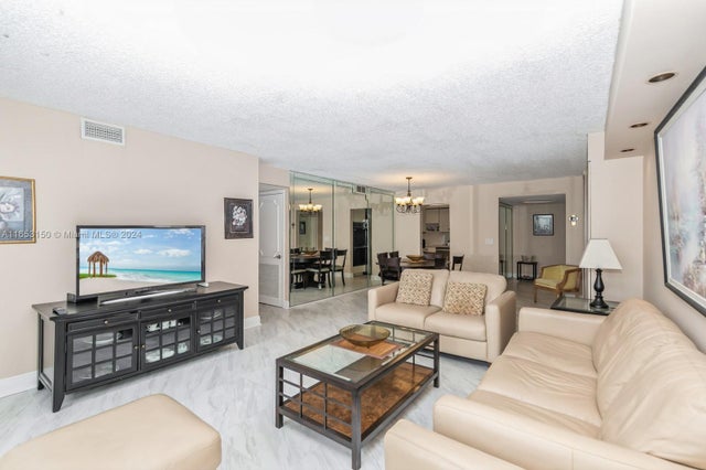 4 of 21 - 2301 S Ocean Dr 301, Hollywood, FL