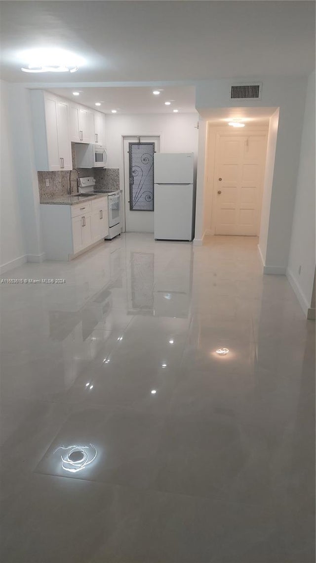4 of 16 - 1201 S Hillcrest Ct 102, Hollywood, FL