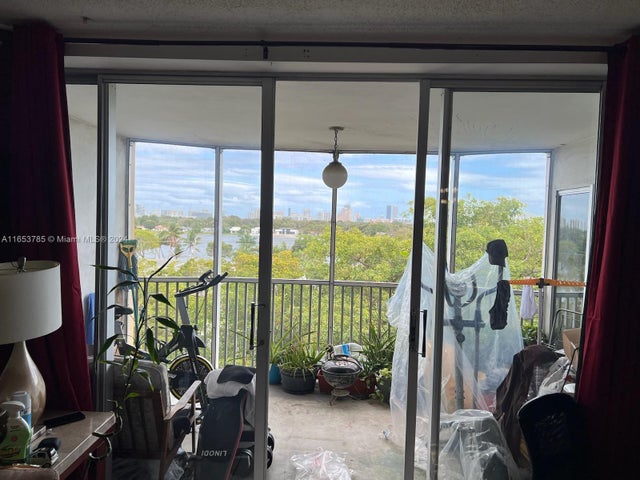 3 of 4 - N/A, Miami, FL