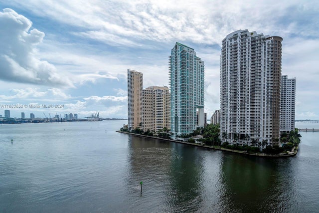 4 of 31 - 300 Biscayne Blvd Way 902, Miami, FL