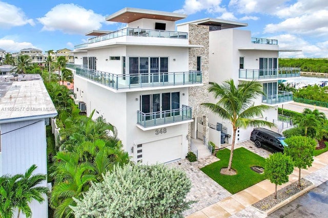 1 of 54 - 348 Desoto St, Hollywood, FL