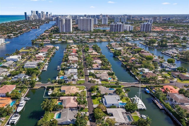 4 of 58 - 543 Hibiscus Dr, Hallandale Beach, FL