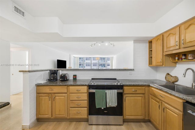 5 of 15 - 5151 Collins Ave 730 +den, Miami Beach, FL