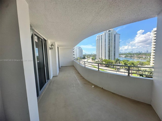 4 of 27 - 5555 Collins Ave 8z, Miami Beach, FL