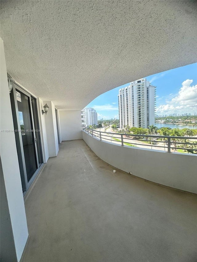 5 of 27 - 5555 Collins Ave 8z, Miami Beach, FL