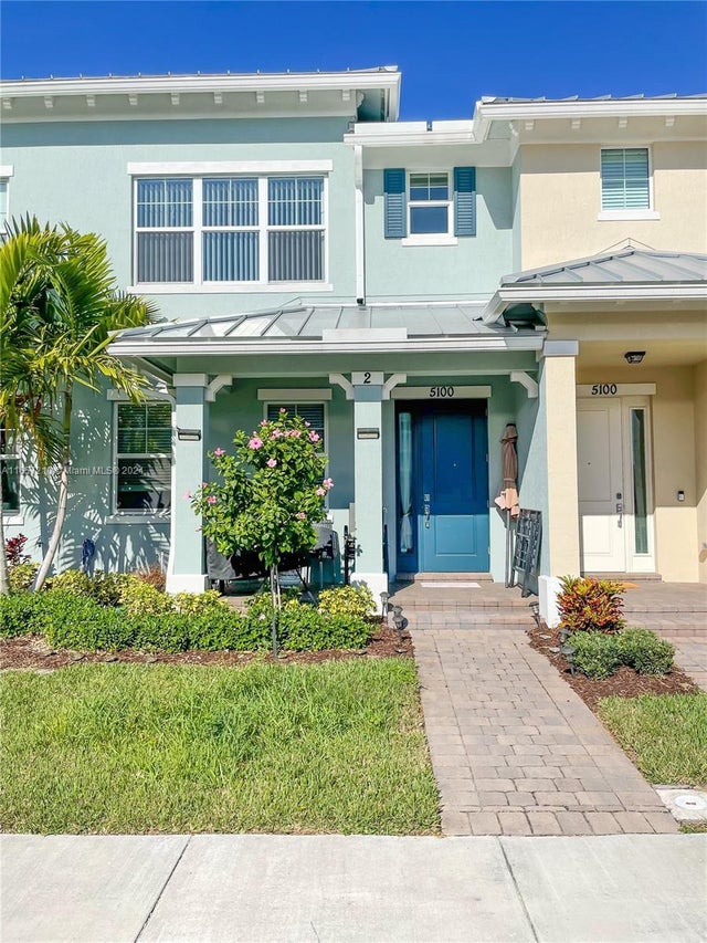 5100 Eucalyptus Dr 2, Hollywood