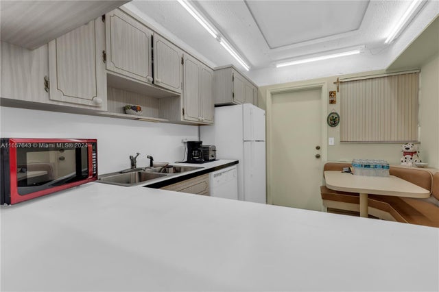 3 of 20 - 215 Se 3rd Ave 407b, Hallandale Beach, FL
