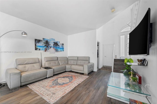 4 of 24 - 3720 Piedmont St, Hollywood, FL