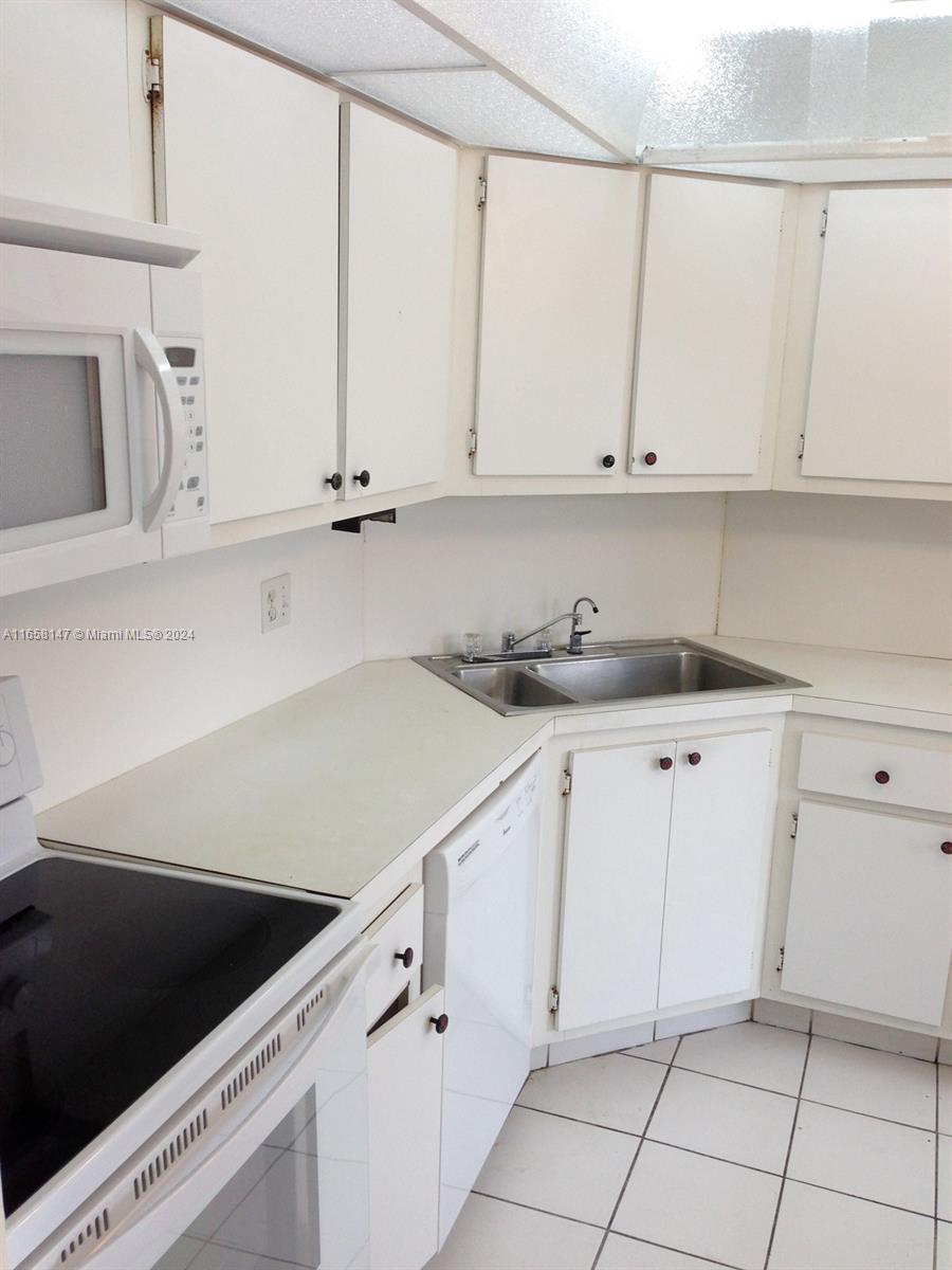 6201 N Falls Cir Dr 311, Lauderhill