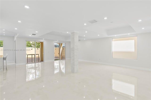 4 of 45 - 21227 Ne 31st Pl, Aventura, FL